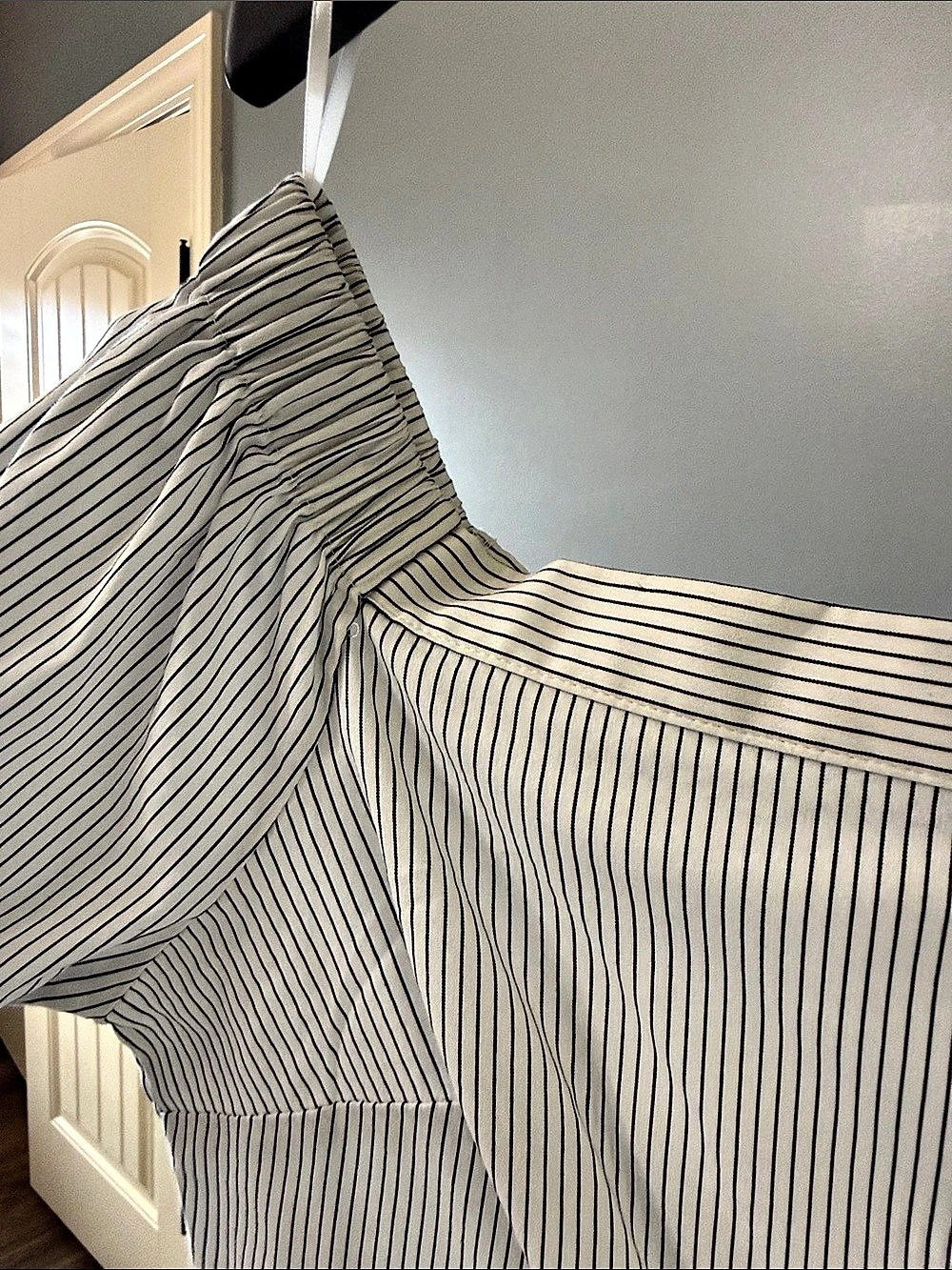 Express Striped Button Down Top in White & Blue Size Small - Picture 5 of 6